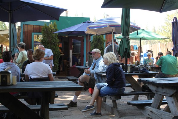 Picture of the outdoor pet-friendly patio at Izzy's Burger Spa located in South Lake Tahoe, CA.